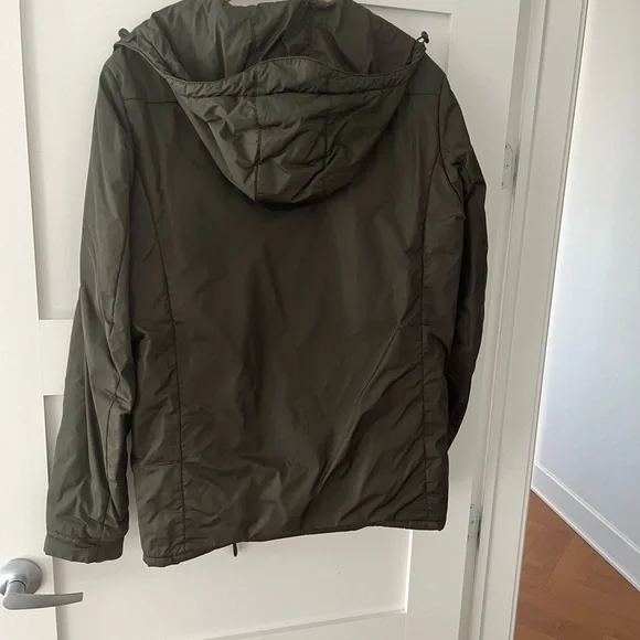 Prada - Picture 2 of 8